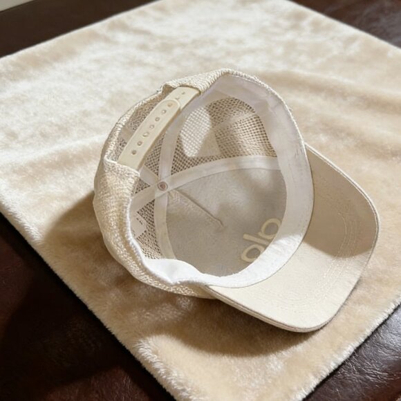 Alo Yoga Beige Embroidered Mesh Trucker Hat - Picture 2 of 6